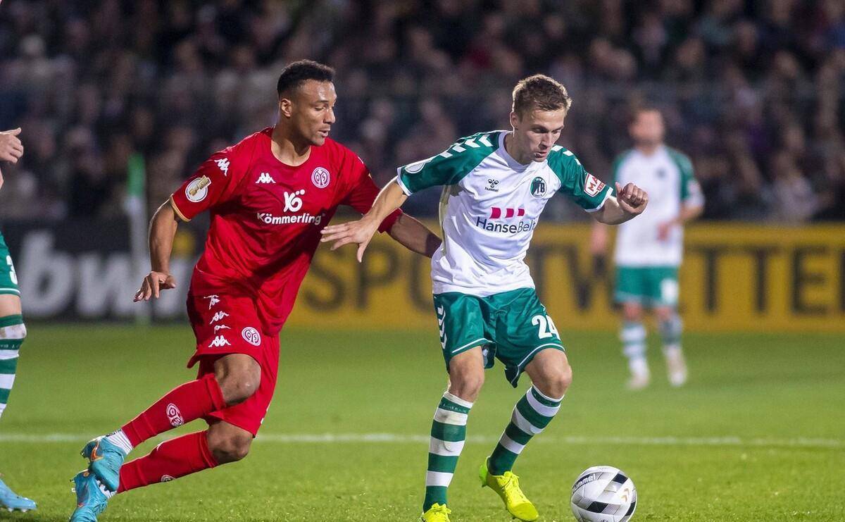 ysbSPORTS-尤文图斯后防团队协作默契,称霸联赛赛场-第1张图片-易胜博体育 ysbSPORTS-尤文图斯后防团队协作默契,称霸联赛赛场-第1张图片-易胜博体育