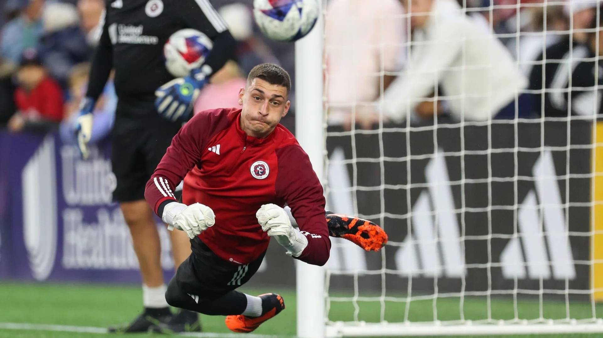 易胜博体育-切尔西门将表现高光,救球频频引发争议-第2张图片-易胜博体育 易胜博体育-切尔西门将表现高光,救球频频引发争议-第2张图片-易胜博体育