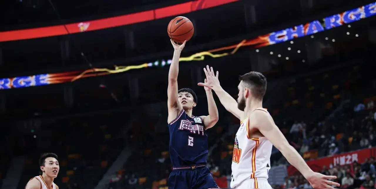 ysbSPORTS-广东宏远再次夺冠,球员表现抢眼-第2张图片-易胜博体育 ysbSPORTS-广东宏远再次夺冠,球员表现抢眼-第2张图片-易胜博体育