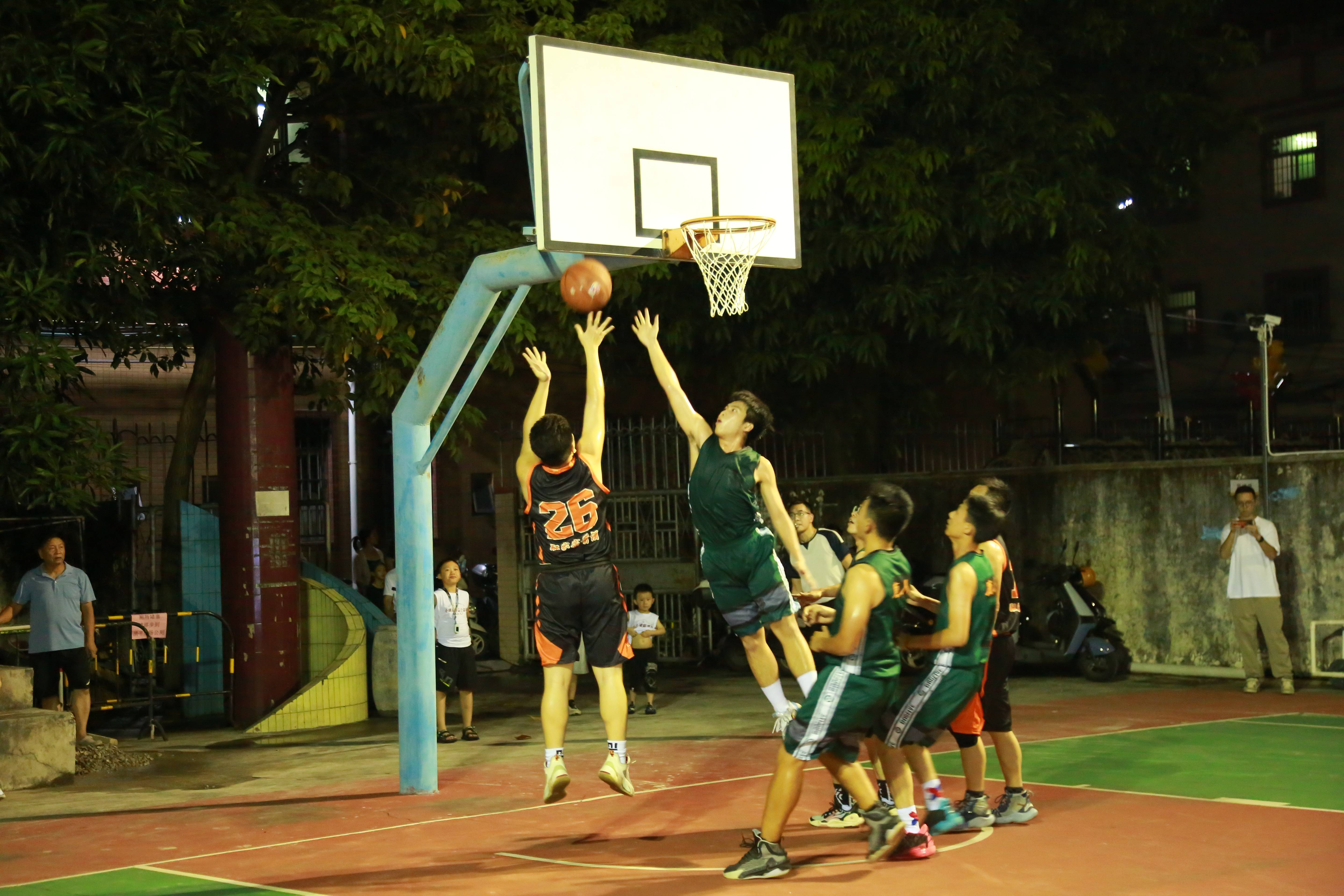 易胜博体育官方网站-篮球赛场精彩绝伦,吸引球迷围观热议-第2张图片-易胜博体育 易胜博体育官方网站-篮球赛场精彩绝伦,吸引球迷围观热议-第2张图片-易胜博体育